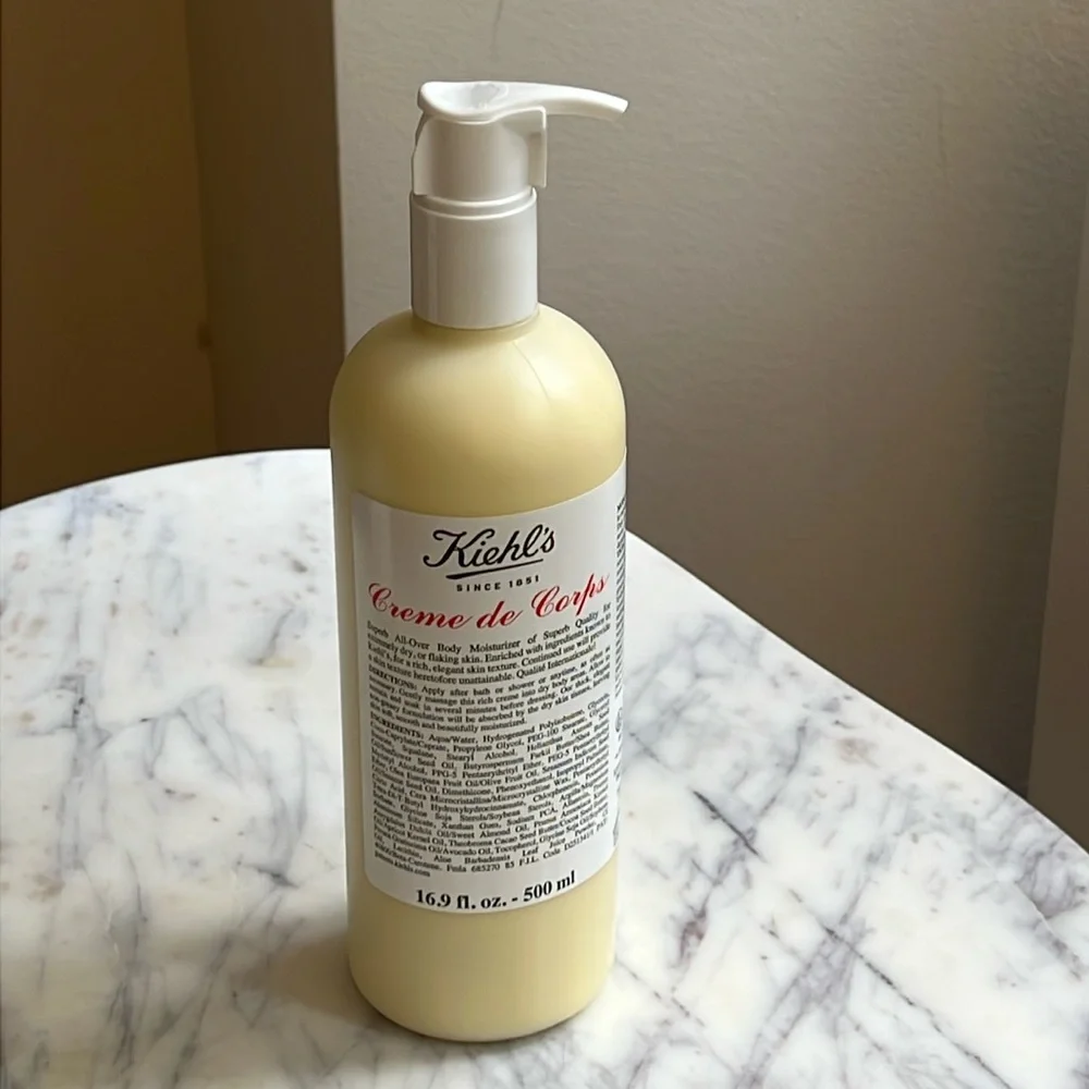 NWT: Kiehl’s Creme de Corps Body Lotion with Cocoa Butter. 16.9 oz.